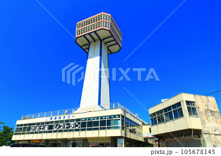 【福井県】晴天下の東尋坊タワー 105678145