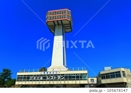 【福井県】晴天下の東尋坊タワー 105678147