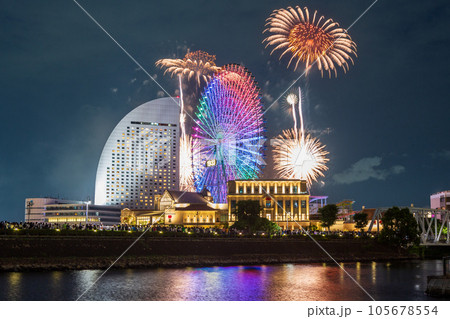 2023横浜みなとみらいスマートフェスティバル花火大会の写真素材