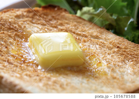 バタートースト パンの朝食 バタートースト パンの朝食 105678588