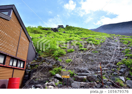 富士登山吉田ルート七合目風景 富士登山 吉田ルート 富士登山吉田ルート七合目風景 富士登山 吉田ルート 105679376