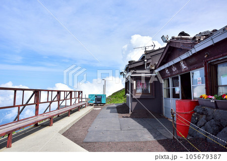 富士登山吉田ルート七合目風景　富士登山　吉田ルート 105679387