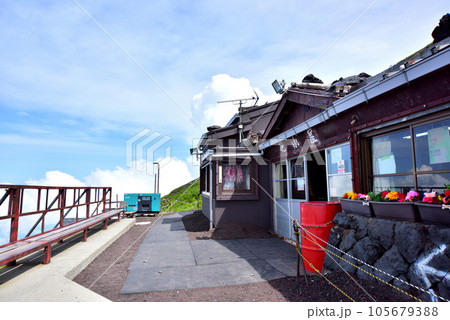 富士登山吉田ルート七合目風景 富士登山 吉田ルート 富士登山吉田ルート七合目風景 富士登山 吉田ルート 105679388