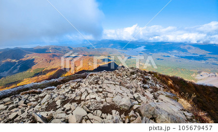 秋の磐梯山登山:山頂の景色 秋の磐梯山登山:山頂の景色 105679457
