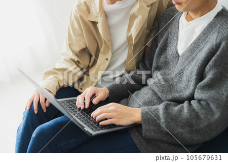 男性　ルームメイト 105679631