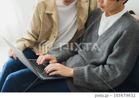 男性　ルームメイト 105679632