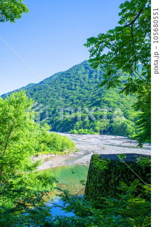 湯吹きの滝上 湯檜曽川 真夏の風景 みなかみ町 湯吹きの滝上 湯檜曽川 真夏の風景 みなかみ町 105680551