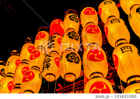 京都、祇園祭後祭の駒形提灯 105681060