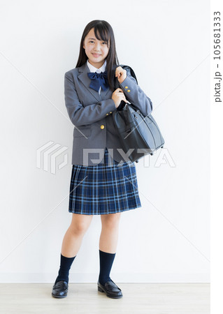 制服の女子学生 高校生 中学生高校生 中学生 制服の女子学生 高校生 中学生高校生 中学生 105681333
