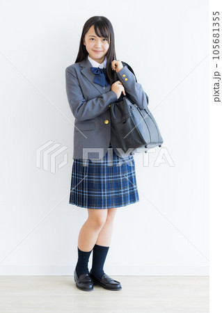 制服の女子学生 高校生 中学生高校生 中学生 制服の女子学生 高校生 中学生高校生 中学生 105681355