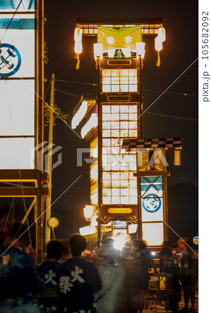 日本三大火祭りの「能登島向田の火祭」のキリコ(奉燈)|石川県七尾市能登島 日本三大火祭りの「能登島向田の火祭」のキリコ(奉燈)|石川県七尾市能登島 105682092