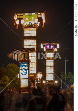 日本三大火祭りの「能登島向田の火祭」のキリコ(奉燈)|石川県七尾市能登島 日本三大火祭りの「能登島向田の火祭」のキリコ(奉燈)|石川県七尾市能登島 105682095