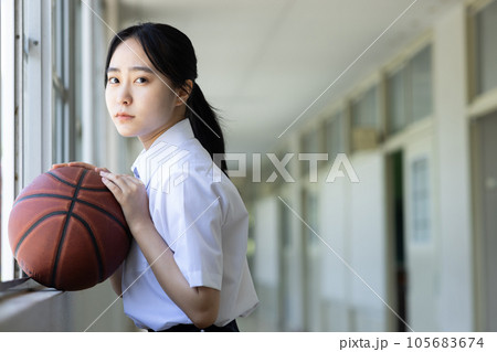バスケットボールと女子高生 105683674