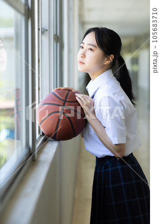 バスケットボールと女子高生 105683710