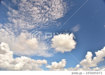 空　青空　背景素材　 105685071