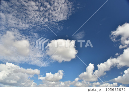 空　青空　背景素材　 105685072