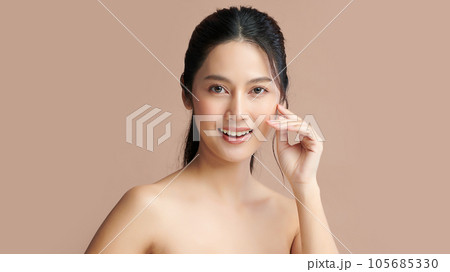 Beautiful young asian woman with clean fresh skin on beige background, Face care, Facial treatment, Cosmetology, beauty and spa, Asian women portrait. 105685330