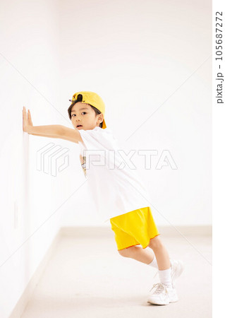 little boy in yellow hat and smiling 105687272