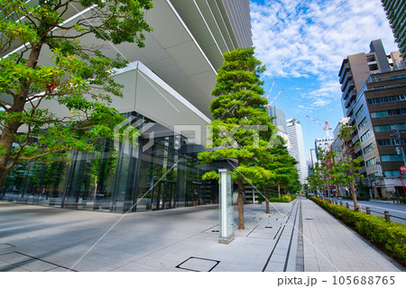 東京　東京都再開発 複合施設の虎ノ門ヒルズ森タワーなど超高層ビルの風景 105688765
