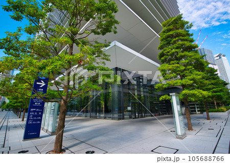 東京　東京都再開発 複合施設の虎ノ門ヒルズ森タワーなど超高層ビルの風景 105688766