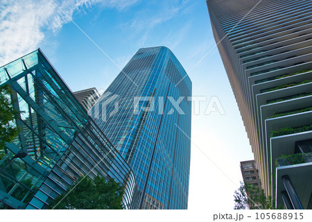 東京　東京都再開発 複合施設の虎ノ門ヒルズ森タワーなど超高層ビルの風景 105688915