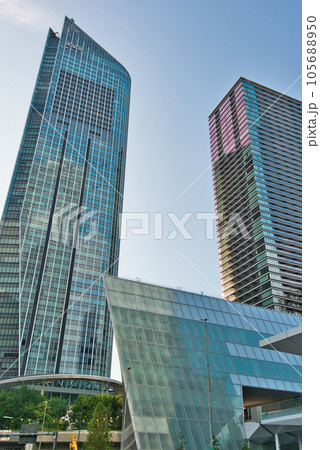 東京　東京都再開発 複合施設の虎ノ門ヒルズ森タワーなど超高層ビルの風景 105688950
