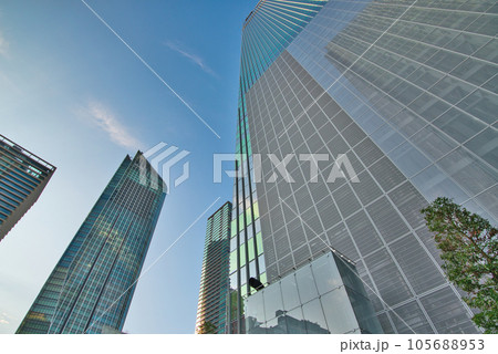 東京　東京都再開発 複合施設の虎ノ門ヒルズ森タワーなど超高層ビルの風景 105688953