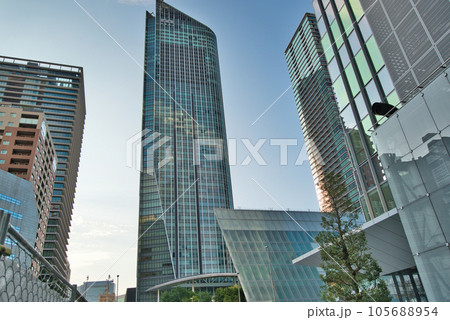 東京　東京都再開発 複合施設の虎ノ門ヒルズ森タワーなど超高層ビルの風景 105688954