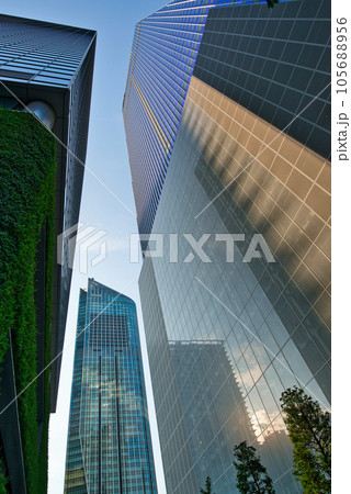 東京 東京都再開発 複合施設の虎ノ門ヒルズ森タワーなど超高層ビルの風景 東京 東京都再開発 複合施設の虎ノ門ヒルズ森タワーなど超高層ビルの風景 105688956