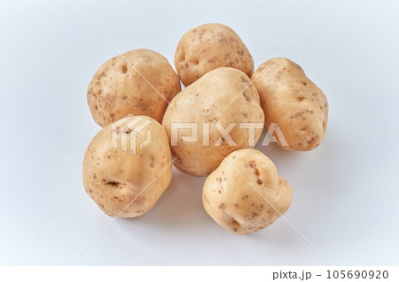 新鮮なジャガイモ 105690920