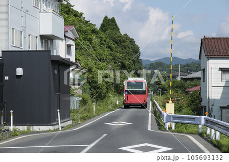 廃止された鉄道敷地を利用するバス高速輸送システム 105693132