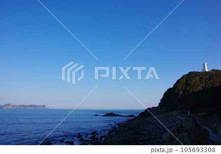 徳島県阿南市 蒲生田岬灯台と伊島 徳島県阿南市 蒲生田岬灯台と伊島 105693308
