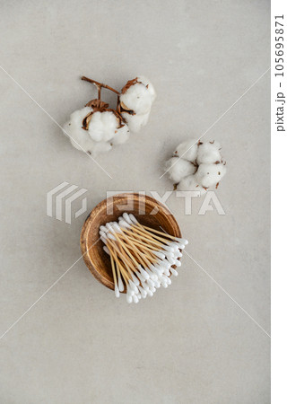 Bamboo cotton buds in wooden box with dried cotton flowers, top view Bamboo cotton buds in wooden box with dried cotton flowers, top view 105695871