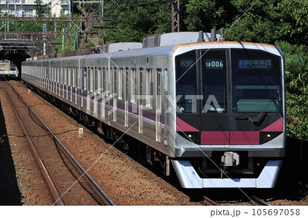 東京メトロ半蔵門線　08系　田奈駅 105697058