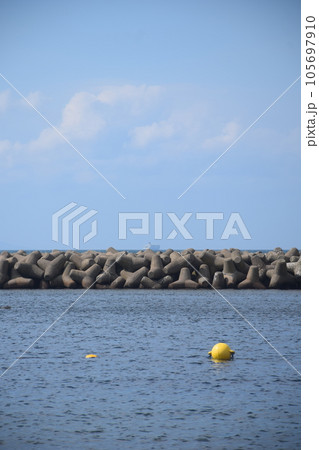 青森の海 105697910