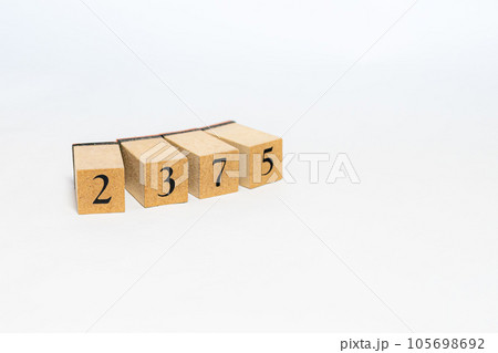 木のブロック 数字 2375 木のブロック 数字 2375 105698692