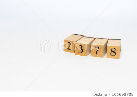 木のブロック 数字 2378 木のブロック 数字 2378 105698709