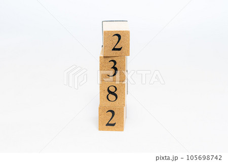 木のブロック 数字 2382 木のブロック 数字 2382 105698742
