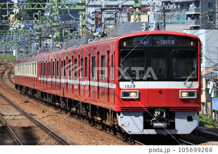 京浜急行　1500形（8両）　京急東神奈川駅 105699268