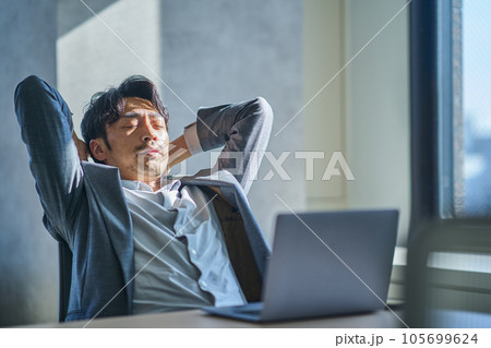 男性　ビジネス 105699624