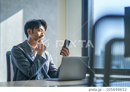男性　ビジネス 105699632