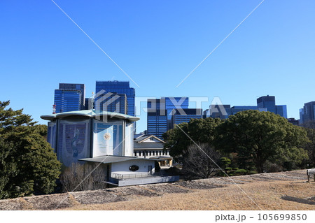 皇居東御苑江戸城天主台 桃華楽堂の見える風景 皇居東御苑江戸城天主台 桃華楽堂の見える風景 105699850