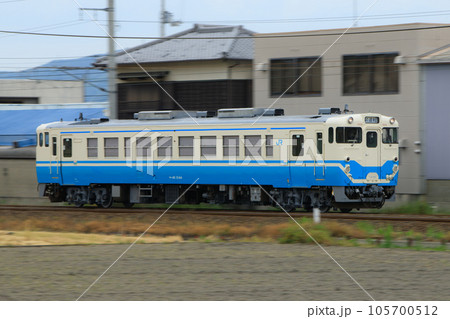 四国色のキハ40系気動車(JR四国) 四国色のキハ40系気動車(JR四国) 105700512
