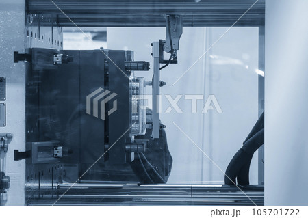 The box container part gripping by vacuum robotic system from injection process. The box container part gripping by vacuum robotic system from injection process. 105701722