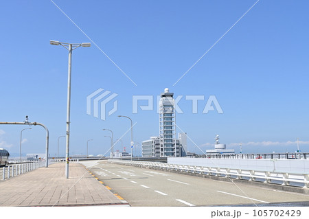 関西国際空港の管制塔 105702429