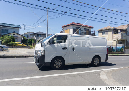 ワゴン車　キャラバン　パネルバン 105707237