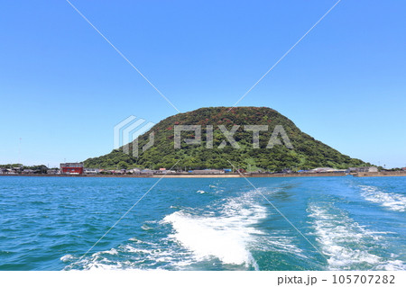 宝当神社で有名な唐津湾の離島 高島（佐賀県 唐津市） 105707282
