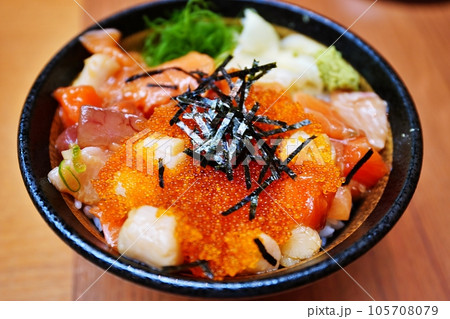 北海道名物 海鮮丼 105708079