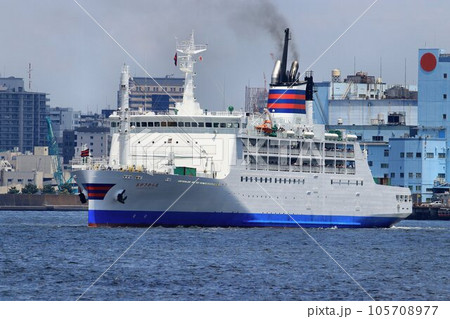 丸一日の船旅へ…父島・母島の命を支える貨客船 3代目おがさわら丸 105708977