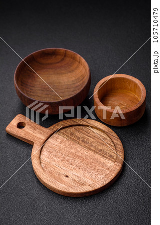 Empty round kitchen wooden cutting board in brown color Empty round kitchen wooden cutting board in brown color 105710479